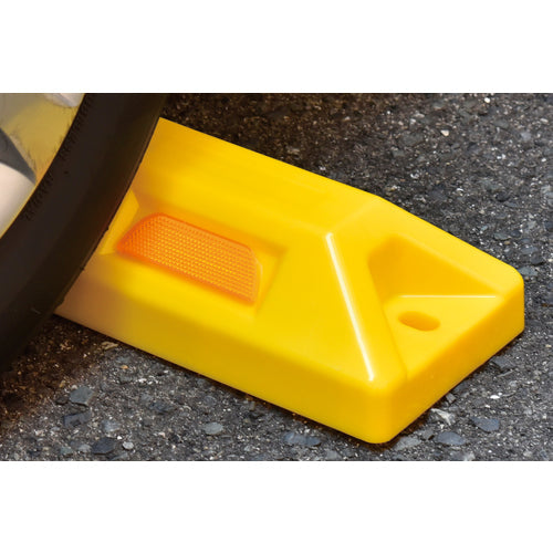 緑十字　車止め（低車高タイプ）　黄　パーキングストップ８０−Ｙ　高さ８０×幅１５０×全長５６０ｍｍ　アスファルト用アンカーボルト付