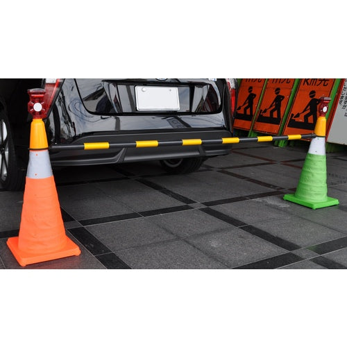 ミズケイ　伸縮式三角コーン　６２ｃｍ（オレンジ）