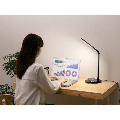 ＩＲＩＳ　５３７１９６　ＬＥＤデスクライト　Ｑｉ充電シリーズ　平置きタイプ　調光　ホワイト