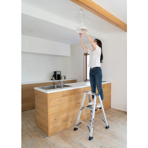 ＰｉＣａ　軽量専用脚立　ＢＥＮ−ＫＥＩ　便軽