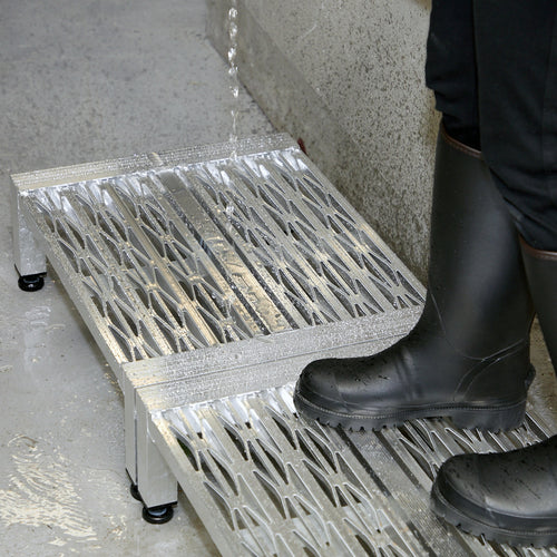 ＴＲＵＳＣＯ　高床式アルミ製ステップ　グレーチング仕様　９００Ｘ６００ＸＨ１９０〜２２０